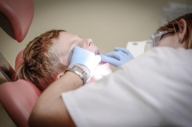 8. The Importance of Proper Dental Care: Maintaining Oral Health Alongside Teeth Whitening