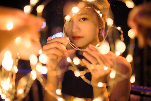 Comparing LED vs. UV Technology in Teeth Whitening Trays